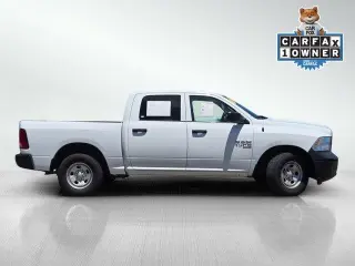 Ram 1500 Classic 2022 4x2 Tradesman 4p Camión Cabina Completa 5.5 ft. SB
