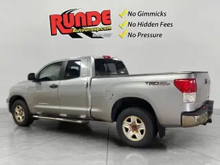 Toyota Tundra 2011 4x4 Grado 4dr Doble Cabina Camioneta SB (5.7L V8 FFV)
