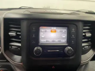 Ram 2500 2021 4x4 Tradesman Cabina de 4 puertas Crew 6,3 pies SB Camioneta