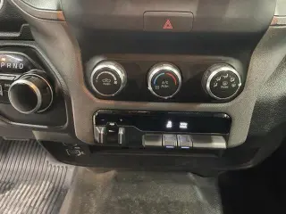 Ram 2500 2021 4x4 Tradesman Cabina de 4 puertas Crew 6,3 pies SB Camioneta