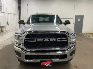 Ram 2500 2021 4x4 Tradesman Cabina de 4 puertas Crew 6,3 pies SB Camioneta