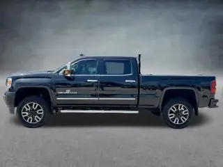 GMC Sierra 3500HD 2015 4x4 Denali 4p Cabalada Completa SB SRW