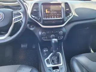 Jeep Cherokee 2018 4x4 Latitude Plus 4p SUV