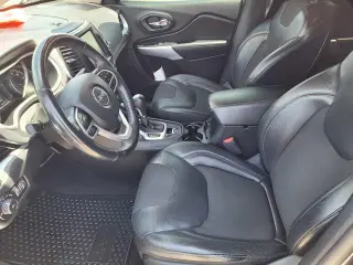 Jeep Cherokee 2018 4x4 Latitude Plus 4p SUV