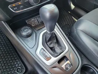 Jeep Cherokee 2018 4x4 Latitude Plus 4p SUV