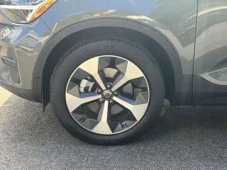 Volvo XC40 2026 AWD B5 Core 4p SUV