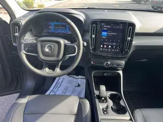 Volvo XC40 2026 AWD B5 Core 4p SUV