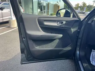Volvo XC40 2026 AWD B5 Core 4p SUV