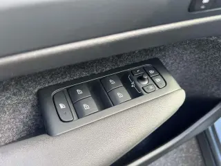 Volvo XC40 2026 AWD B5 Core 4p SUV