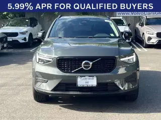 Volvo XC40 2026 AWD B5 Core 4p SUV