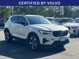 Volvo XC40 2026 4x4 B5 Plus SUV 4p.