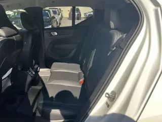 Volvo XC40 2026 4x4 B5 Plus SUV 4p.