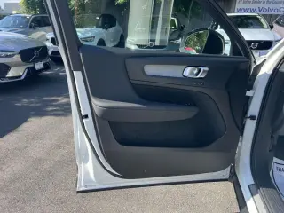 Volvo XC40 2026 4x4 B5 Plus SUV 4p.