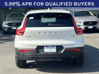 Volvo XC40 2026 4x4 B5 Plus SUV 4p.