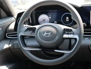Hyundai ELANTRA 2025 SEL Sport 4p Sedan