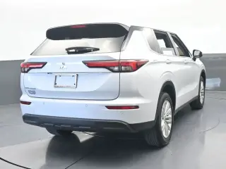 Mitsubishi Outlander 2024 ES 4p SUV