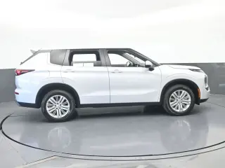 Mitsubishi Outlander 2024 ES 4p SUV