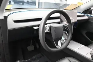 Tesla Model Y 2026 Long Range 4p Crossover