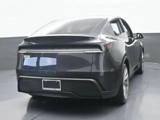 Tesla Model Y 2026 Long Range 4p Crossover