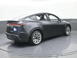 Tesla Model Y 2026 Long Range 4p Crossover