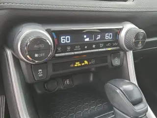 Toyota RAV4 2025 XLE 4p SUV