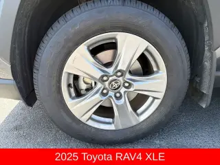 Toyota RAV4 2025 XLE 4p SUV