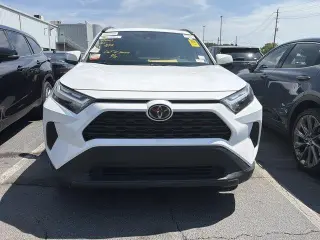 Toyota RAV4 2024 XLE 4p SUV