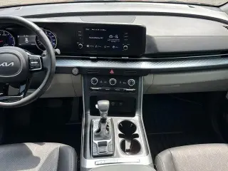 Kia Carnival 2024 LX Minivan 4p