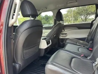 Kia Carnival 2024 LX Minivan 4p