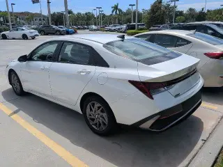 Hyundai ELANTRA Hybrid 2024 Azul 4p Sedan