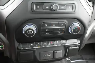 Chevrolet Silverado 1500 2022 4x2 Custom 4p Cabina Crew 5.8 pies SB