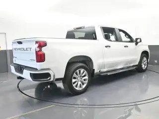 Chevrolet Silverado 1500 2022 4x2 Custom 4p Cabina Crew 5.8 pies SB