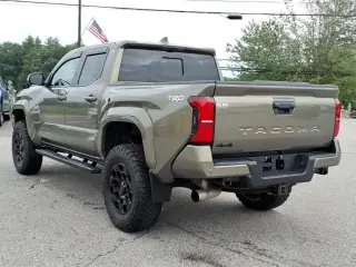 Toyota Tacoma 2024 4x4 TRD Sport 4p Puerta Doble 5.0 ft SB 8V