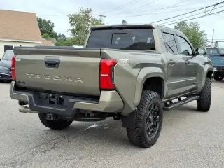Toyota Tacoma 2024 4x4 TRD Sport 4p Puerta Doble 5.0 ft SB 8V