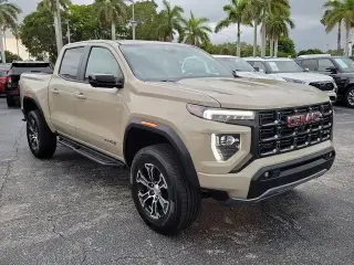 GMC Canyon 2023 4x4 AT4 4p. Cabina Completa 5 ft. Llanta Corta