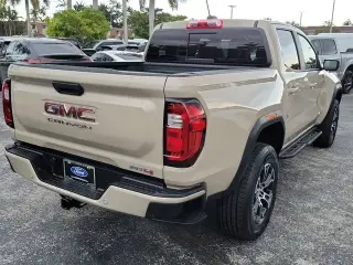 GMC Canyon 2023 4x4 AT4 4p. Cabina Completa 5 ft. Llanta Corta