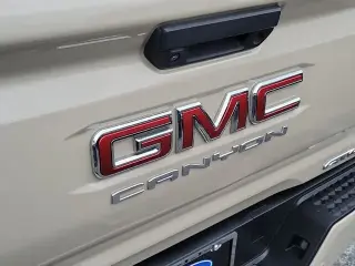 GMC Canyon 2023 4x4 AT4 4p. Cabina Completa 5 ft. Llanta Corta