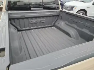 GMC Canyon 2023 4x4 AT4 4p. Cabina Completa 5 ft. Llanta Corta