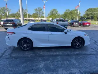 Toyota Camry 2020 SE 4p Sedan