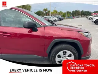 Toyota RAV4 2025 AWD LE 4p SUV
