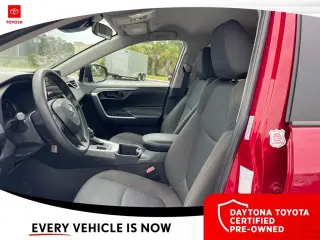 Toyota RAV4 2025 AWD LE 4p SUV