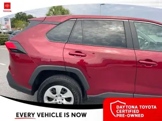Toyota RAV4 2025 AWD LE 4p SUV