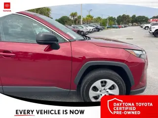 Toyota RAV4 2025 AWD LE 4p SUV