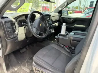 Chevrolet Silverado 1500 2024 4x2 Custom 4p Camioneta de Tripulación 5.8 pies ST