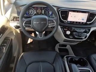 Chrysler Pacifica 2024 Touring L 4dr Mini-Van