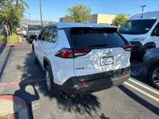 Toyota RAV4 2024 AWD LE 4p SUV