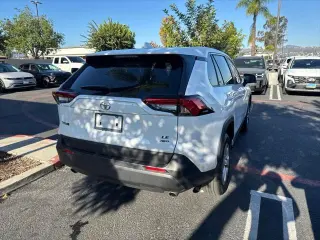 Toyota RAV4 2024 AWD LE 4p SUV