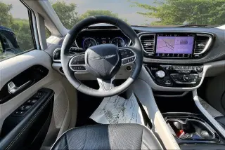 Chrysler Pacifica 2023 Limited 4p Minivan