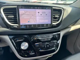 Chrysler Pacifica Plug-In Hybrid 2024 Select Mini-Van 4p
