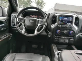 Chevrolet Silverado 1500 2019 4x4 RST 4p Cabina de Tripulante estandarte